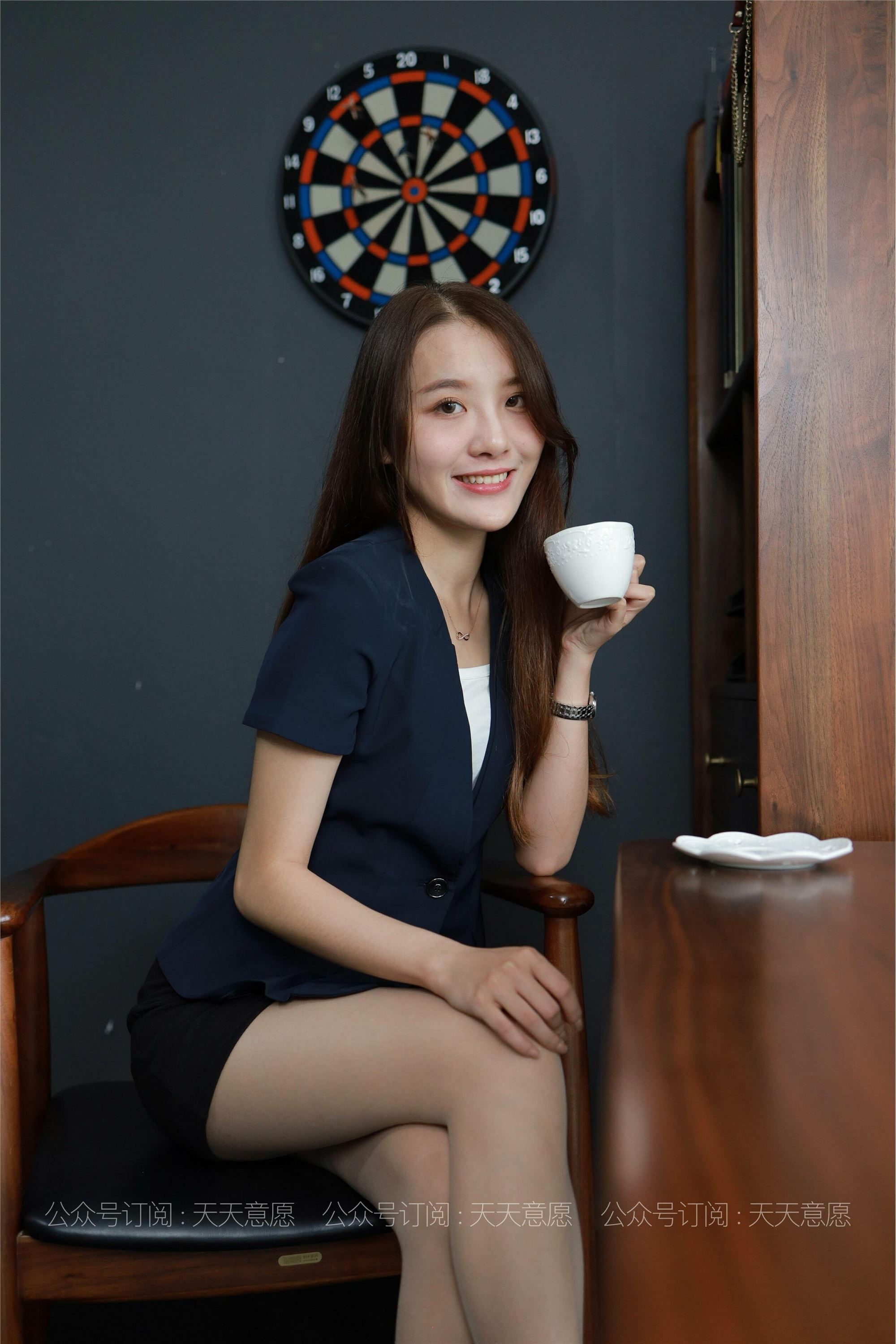 IESS异思趣向  2021.08.11 丝享家886：婉苹《最美女职员》